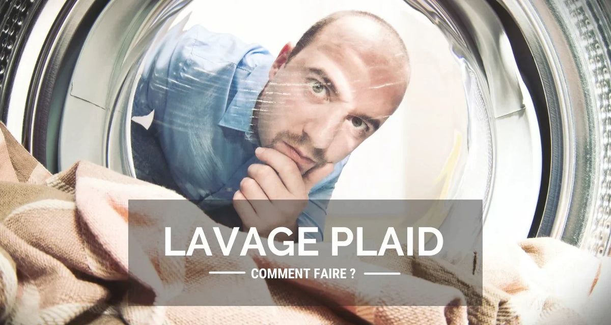 Une personne devant sa machine à laver qui se demande comment laver un plaid