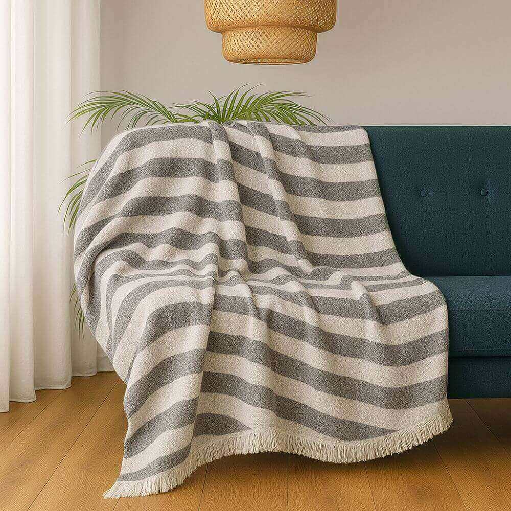 Plaid alpaga fabriqué en France, coloris gris perle