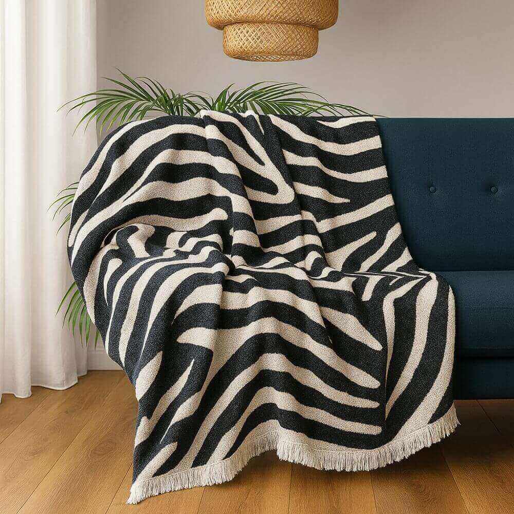 Plaid alpaga fabriqué en France, coloris noir et écru